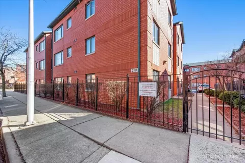 2101 S Tan Ct #1R, Chicago, IL 60616