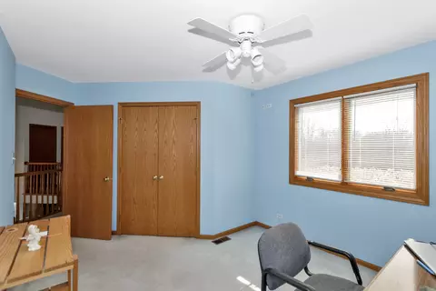 Bedroom - 1535 Creekside Dr, Hoffman Estates, IL 60169 photo 8 of 8