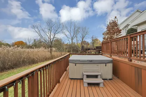 Exterior - 1535 Creekside Dr, Hoffman Estates, IL 60169 photo 12 of 14