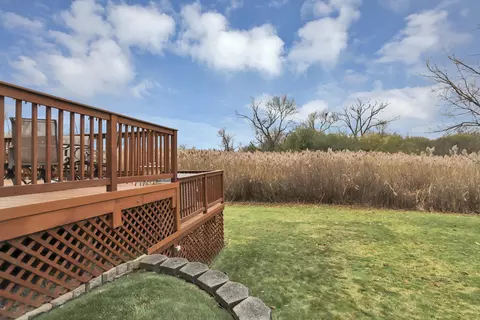 Exterior - 1535 Creekside Dr, Hoffman Estates, IL 60169 photo 13 of 14