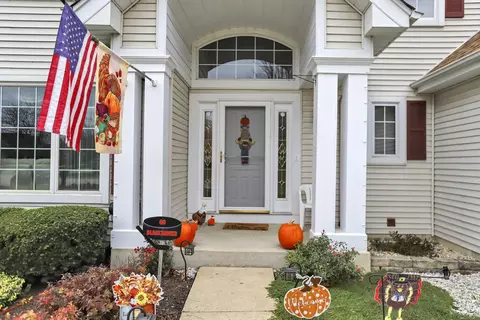 Exterior - 1535 Creekside Dr, Hoffman Estates, IL 60169 photo 5 of 14