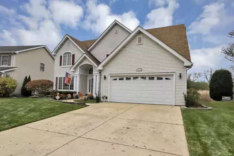 Exterior - 1535 Creekside Dr, Hoffman Estates, IL 60169 photo 3 of 14