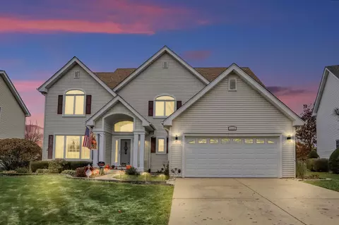 Exterior - 1535 Creekside Dr, Hoffman Estates, IL 60169 photo 4 of 14