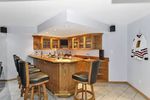Kitchen - 1535 Creekside Dr, Hoffman Estates, IL 60169 photo 7 of 7