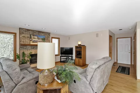 Living - 1535 Creekside Dr, Hoffman Estates, IL 60169 photo 2 of 13