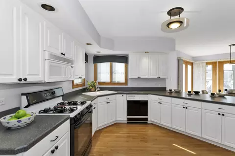 Kitchen - 1535 Creekside Dr, Hoffman Estates, IL 60169 photo 1 of 7