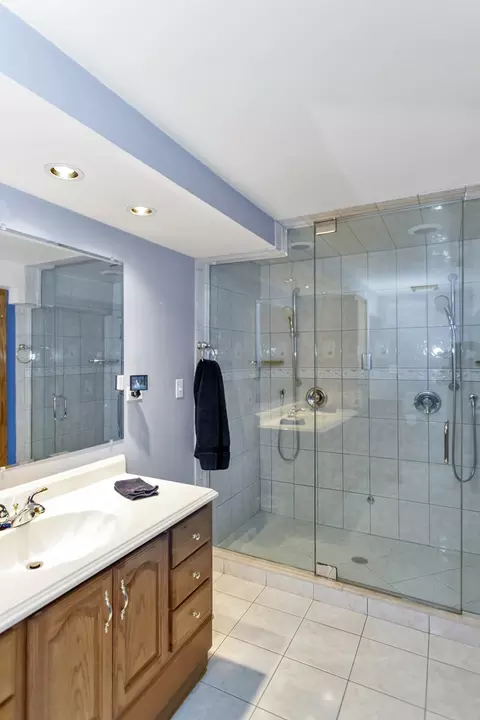 Bath - 1535 Creekside Dr, Hoffman Estates, IL 60169 photo 8 of 8