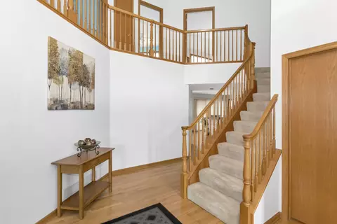 Entry Way - 1535 Creekside Dr, Hoffman Estates, IL 60169 photo 3 of 3