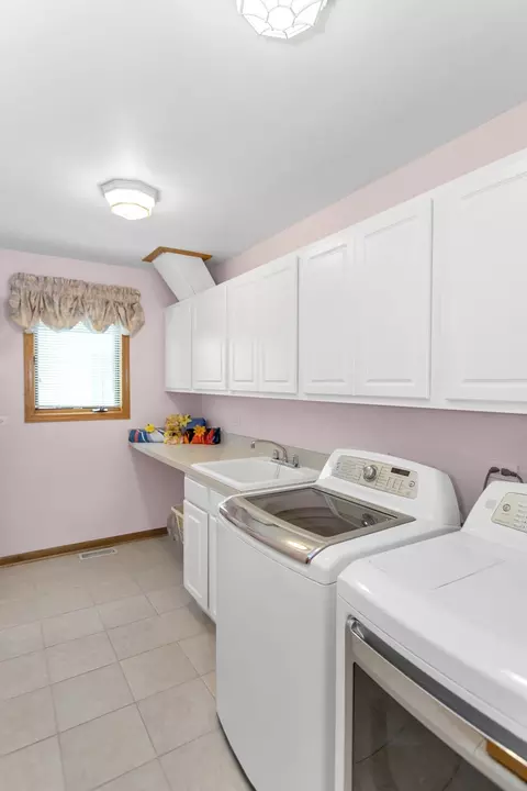 Other - 1535 Creekside Dr, Hoffman Estates, IL 60169 photo 1 of 4