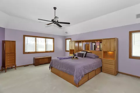 Bedroom - 1535 Creekside Dr, Hoffman Estates, IL 60169 photo 1 of 8