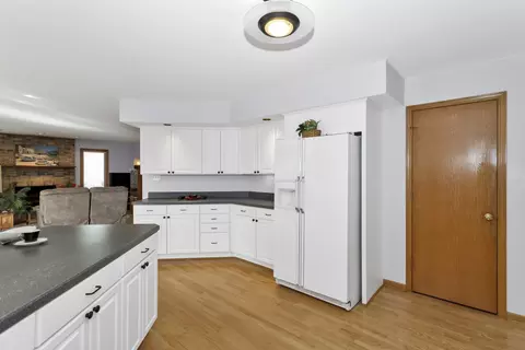 Kitchen - 1535 Creekside Dr, Hoffman Estates, IL 60169 photo 2 of 7