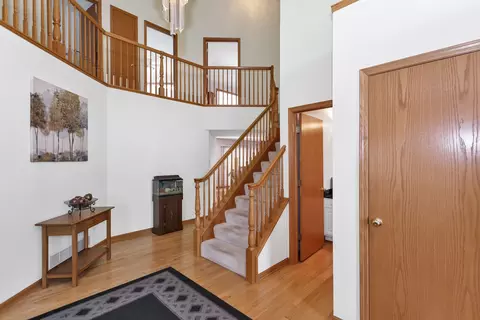 Entry Way - 1535 Creekside Dr, Hoffman Estates, IL 60169 photo 1 of 3