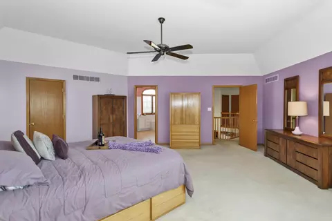 Bedroom - 1535 Creekside Dr, Hoffman Estates, IL 60169 photo 2 of 8