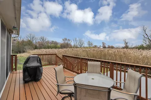 Exterior - 1535 Creekside Dr, Hoffman Estates, IL 60169 photo 9 of 14
