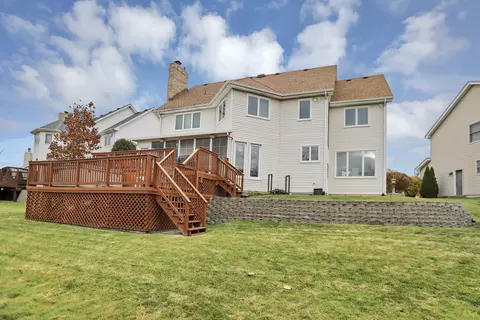 Exterior - 1535 Creekside Dr, Hoffman Estates, IL 60169 photo 8 of 14