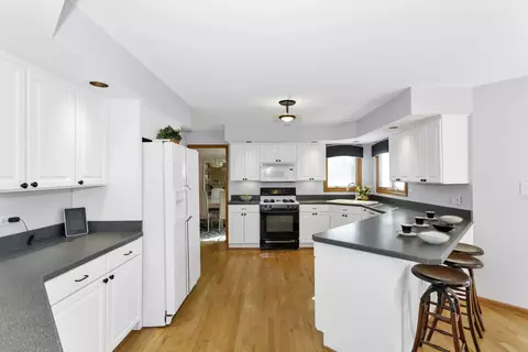 Kitchen - 1535 Creekside Dr, Hoffman Estates, IL 60169 photo 3 of 7