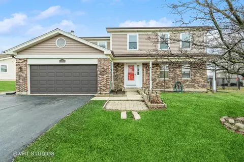 335 Country Ln, Algonquin, IL 60102