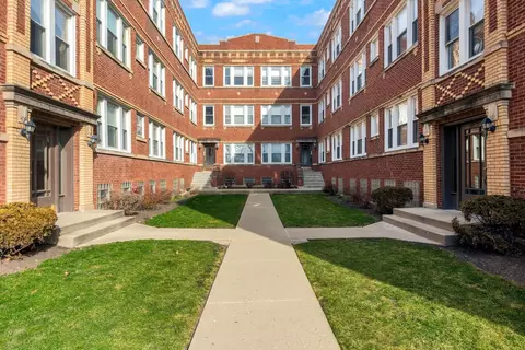 4838 W Hutchinson St #304, Chicago, IL 60641
