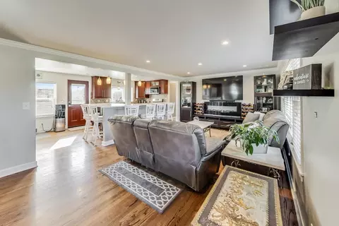 1815 Euclid Ave, Mount Prospect, IL 60056 photo 2