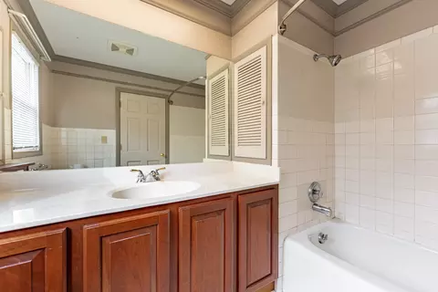Bath - 505 E Lincoln Ave, Belvidere, IL 61008 photo 2 of 3