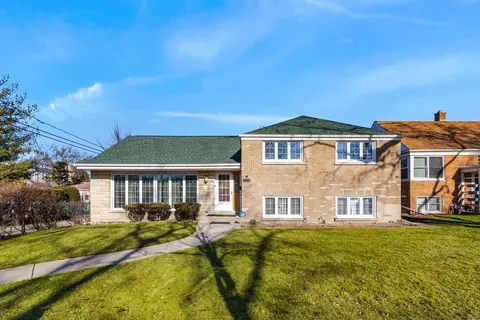 5140 Lee St, Skokie, IL 60077