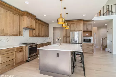 Kitchen - 101 Gloria Dr, Elgin, IL 60120 photo 2 of 3