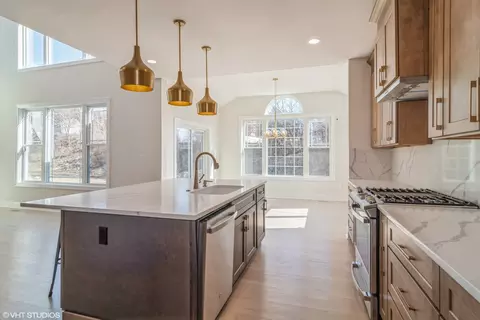 Kitchen - 101 Gloria Dr, Elgin, IL 60120 photo 3 of 3