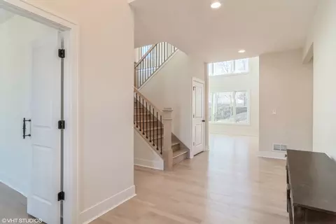 Entry Way - 101 Gloria Dr, Elgin, IL 60120 photo 1 of 4