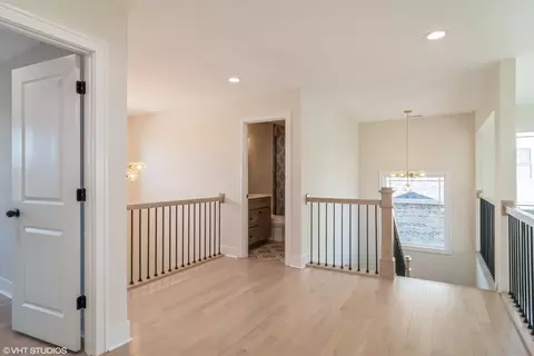 Entry Way - 101 Gloria Dr, Elgin, IL 60120 photo 4 of 4