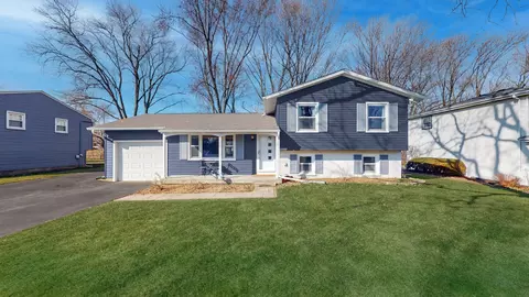 5 S270 Scots Dr, Naperville, IL 60563