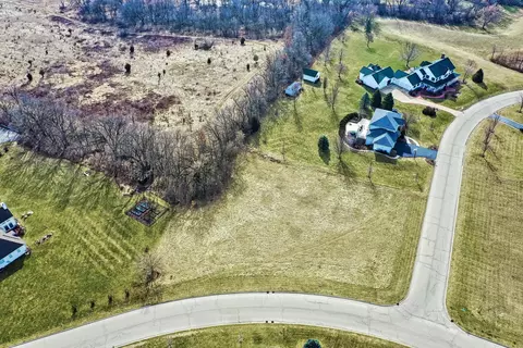 317 Bluffs Edge Dr, Mchenry, IL 60051 photo 4