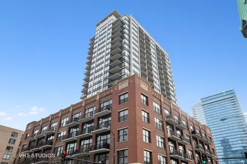 210 S Des Plaines St #1202, Chicago, IL 60661