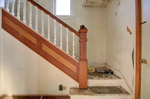 Entry Way - 715 S Lincoln Ave, Dixon, IL 61021 photo 1 of 1