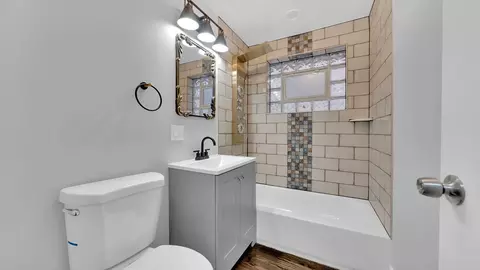 Bath - 6204 S Artesian Ave, Chicago, IL 60629 photo 2 of 2