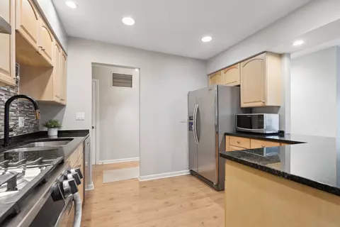 Kitchen - 5000 Carriageway Dr #209, Rolling Meadows, IL 60008 photo 2 of 2