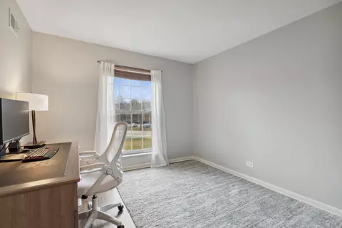 Bedroom - 5000 Carriageway Dr #209, Rolling Meadows, IL 60008 photo 1 of 2