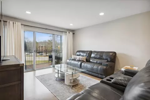 Living - 5000 Carriageway Dr #209, Rolling Meadows, IL 60008 photo 1 of 2