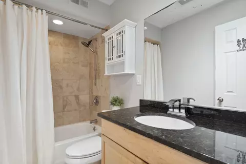 Bath - 5000 Carriageway Dr #209, Rolling Meadows, IL 60008 photo 2 of 2