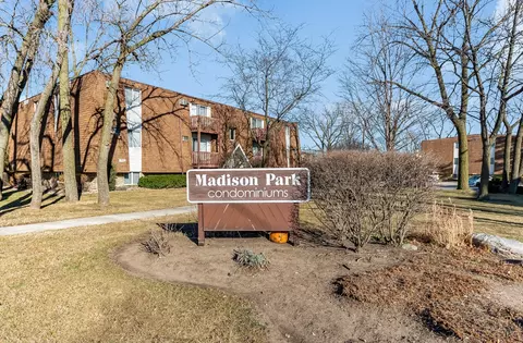 212 Madison St #2A, Joliet, IL 60435