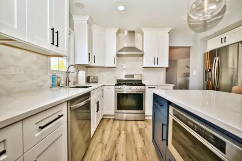 Kitchen - 13410 Jones Ct, Plainfield, IL 60585 photo 5 of 9