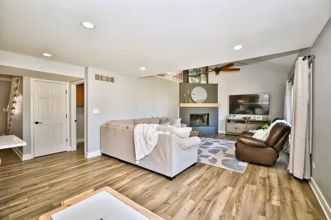 Living - 13410 Jones Ct, Plainfield, IL 60585 photo 4 of 6