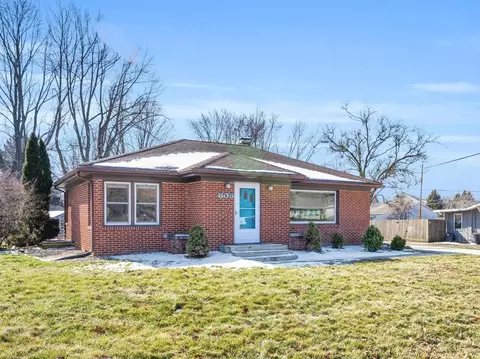 809 Ventura Rd, Champaign, IL 61820