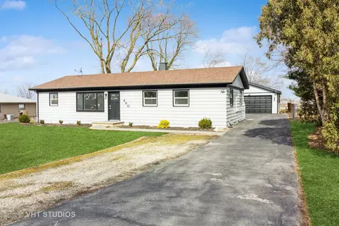 460 Woodlyn Dr, Aurora, IL 60505