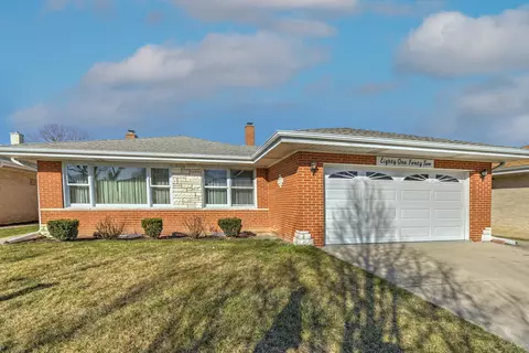 8142 N Field Dr, Niles, IL 60714