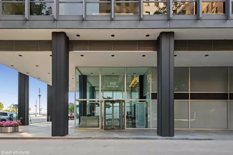 910 N Lake Shore Dr #817, Chicago, IL 60611