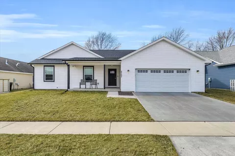 2707 N Skyline Dr, Urbana, IL 61802