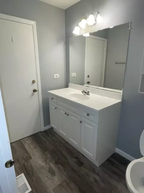 Bath - 744 School Ave, Matteson, IL 60443 photo 1 of 1