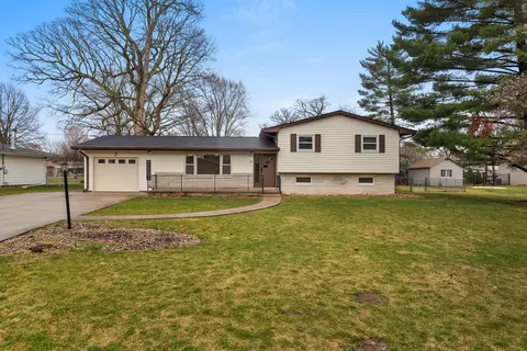 7 Cherry Ln, Villa Grove, IL 61956