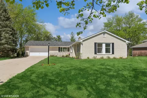 201 Wyngate Dr, Barrington, IL 60010