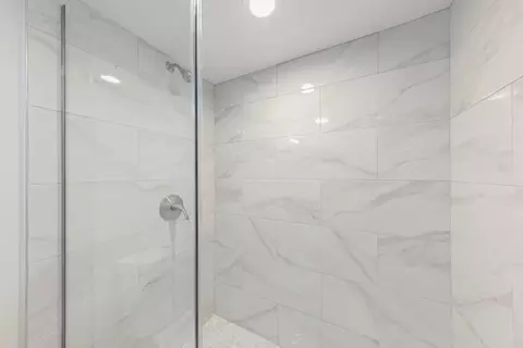 Bath - 536 E 2nd St, Lockport, IL 60441 photo 4 of 4